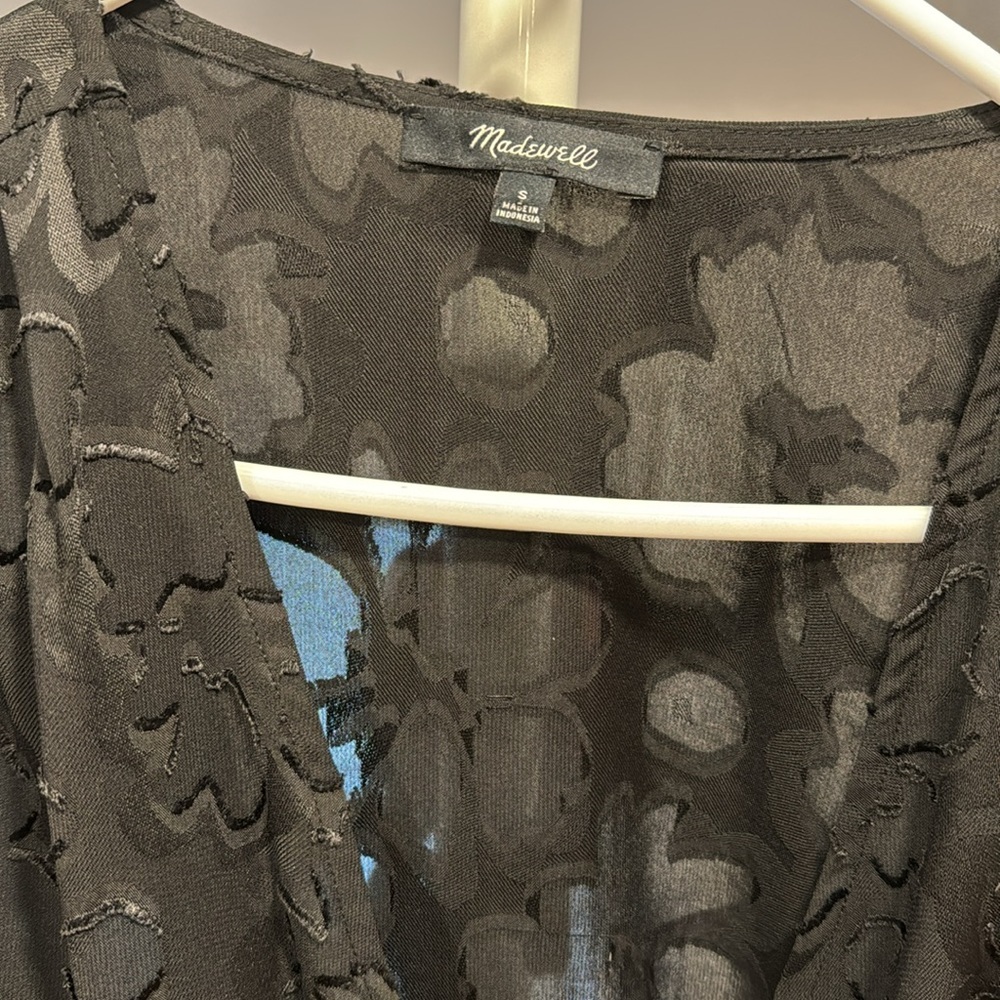 Madewell floral jacquard wrap shirt, size small - Picture 3 of 4